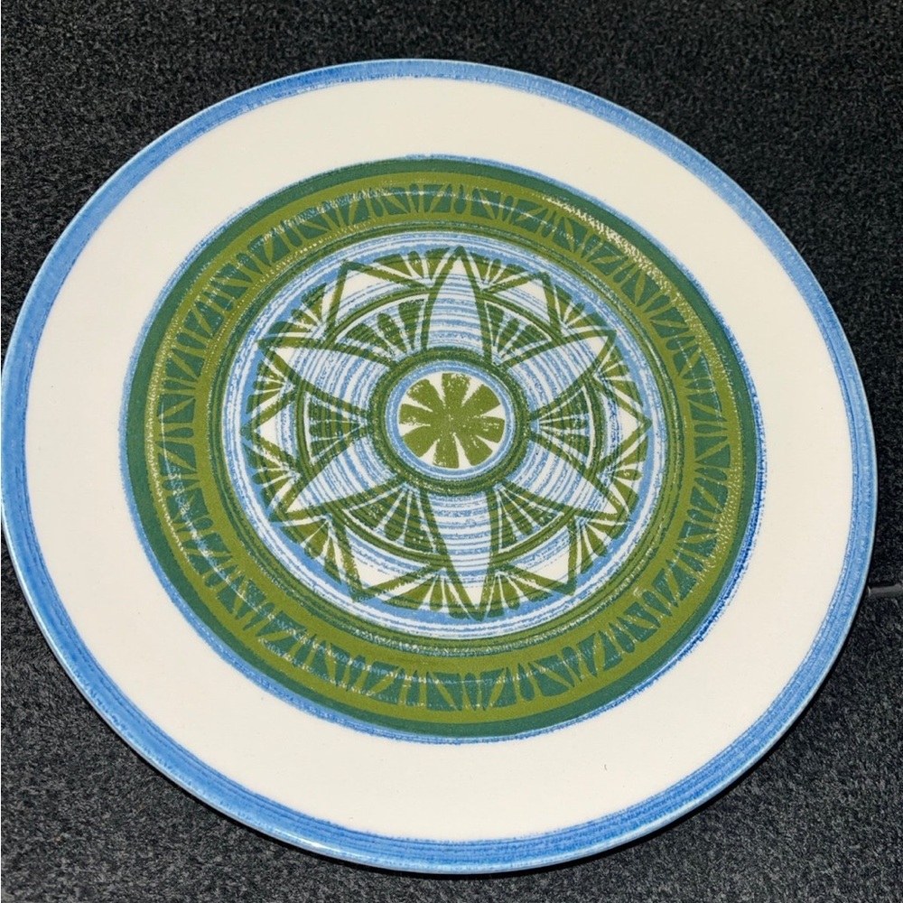 Excellent condition, no cracks, vintage royal ironstone plate!